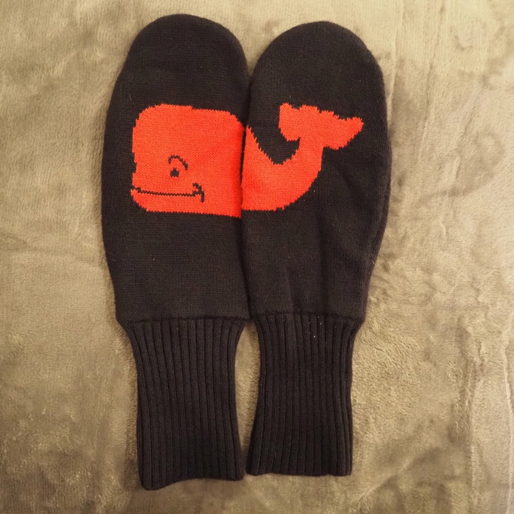 Vineyard Vines Whale Mittens